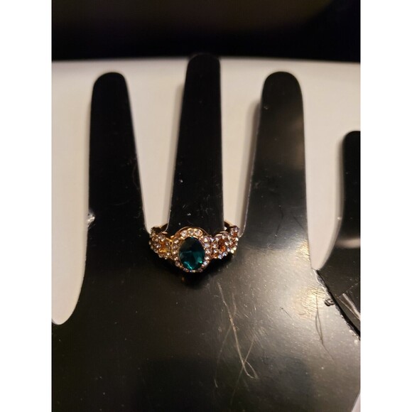 Oval Gold Green Clear Stones Ring Size 8 - Picture 2 of 3